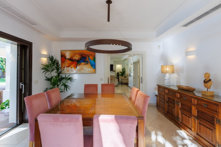 6 Bedroom Villa in Guadalmina Baja