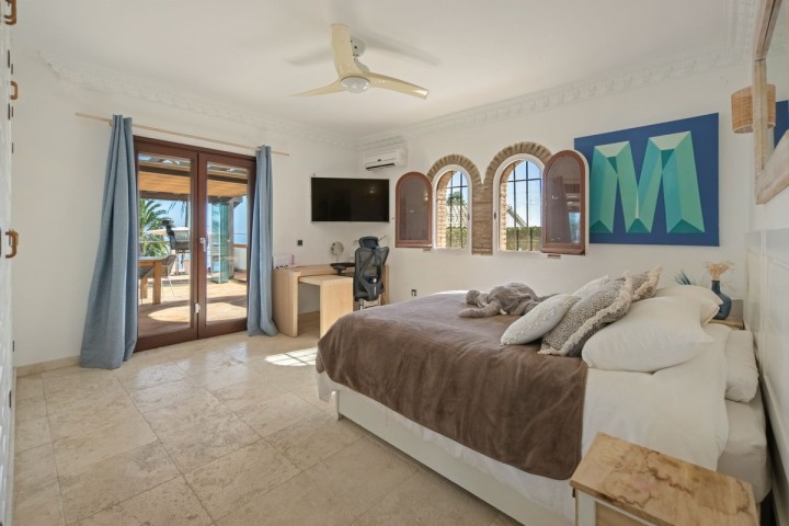 8 Bedroom Villa in Manilva