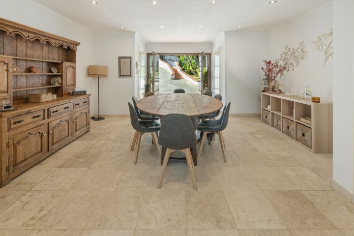 8 Bedroom Villa in Manilva