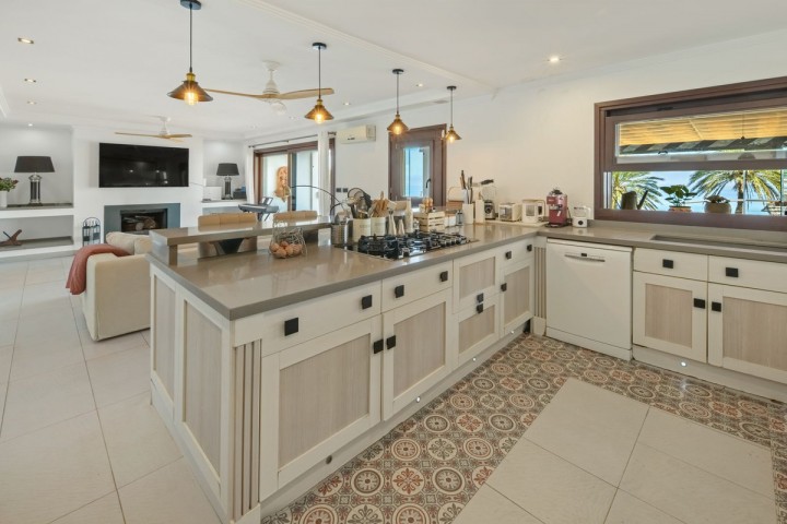 8 Bedroom Villa in Manilva