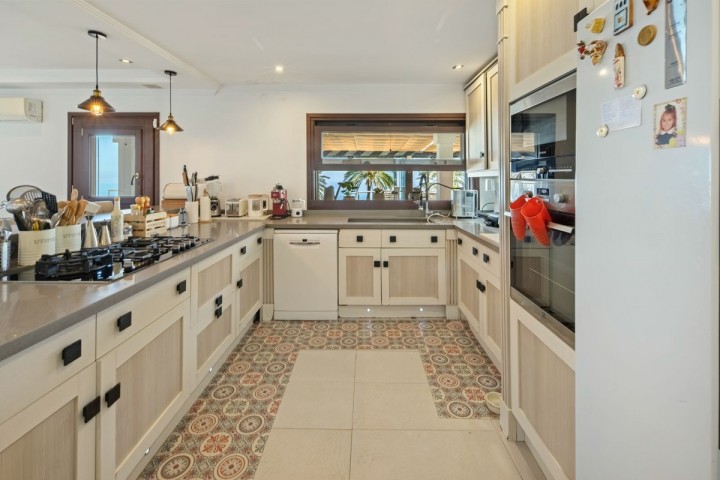 8 Bedroom Villa in Manilva