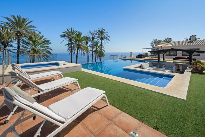 8 Bedroom Villa in Manilva