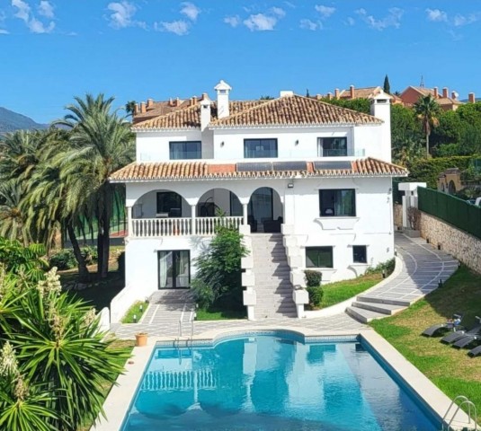 7 Bedroom Villa in Nueva Andalucía