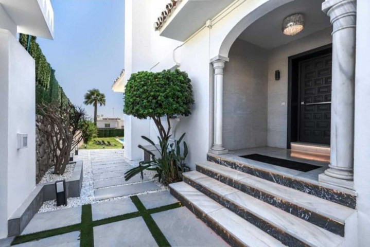 7 Bedroom Villa in Nueva Andalucía