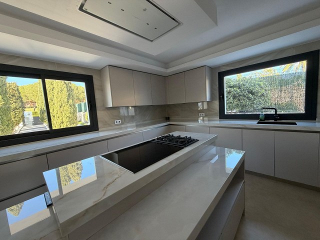 7 Bedroom Villa in Nueva Andalucía