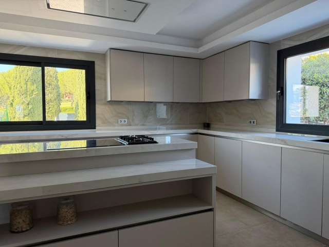 7 Bedroom Villa in Nueva Andalucía