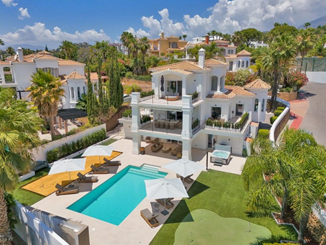 6 Bedroom Villa in Nueva Andalucía