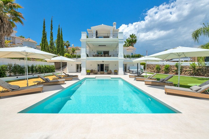 6 Bedroom Villa in Nueva Andalucía
