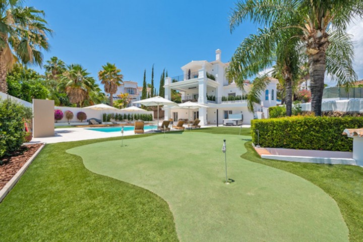 6 Bedroom Villa in Nueva Andalucía