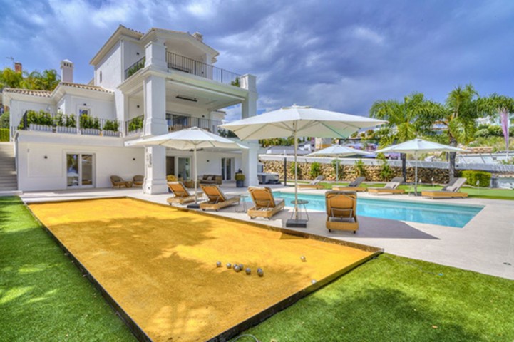 6 Bedroom Villa in Nueva Andalucía
