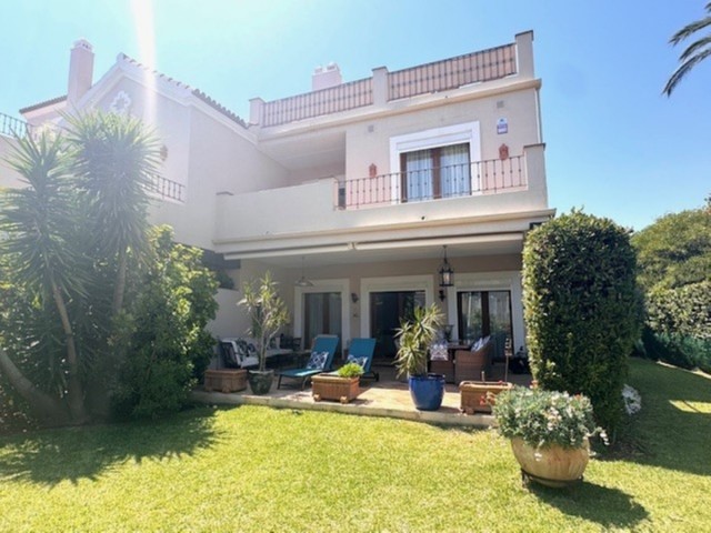 4 Bedroom Townhouse in El Paraiso