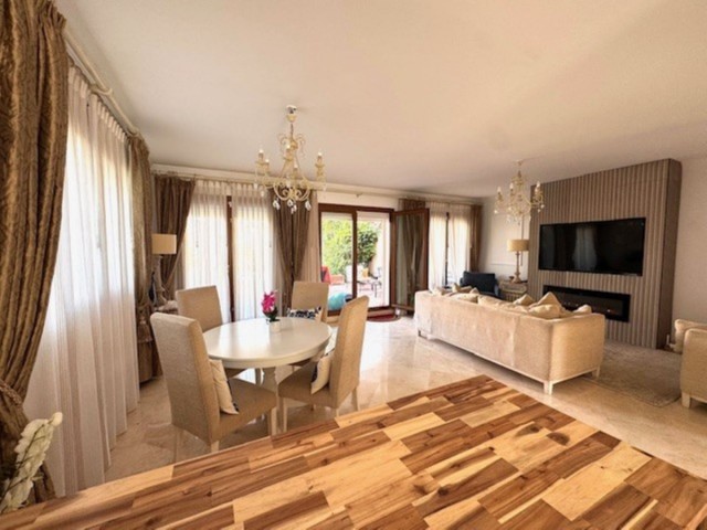 4 Bedroom Townhouse in El Paraiso