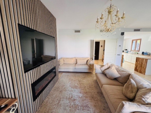 4 Bedroom Townhouse in El Paraiso