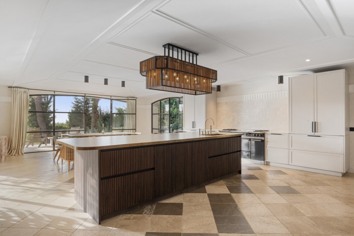 11 Bedroom Villa in The Golden Mile