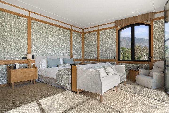 11 Bedroom Villa in The Golden Mile