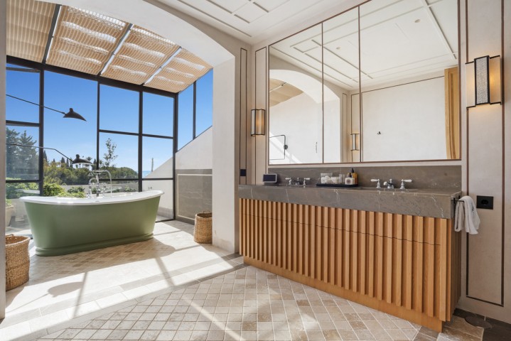 11 Bedroom Villa in The Golden Mile