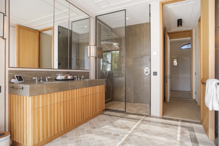 11 Bedroom Villa in The Golden Mile