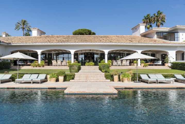 11 Bedroom Villa in The Golden Mile