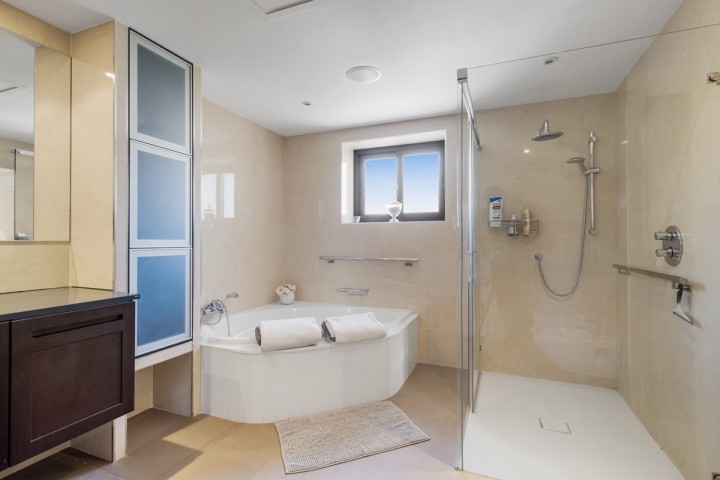 5 Bedroom Villa in Nueva Andalucía