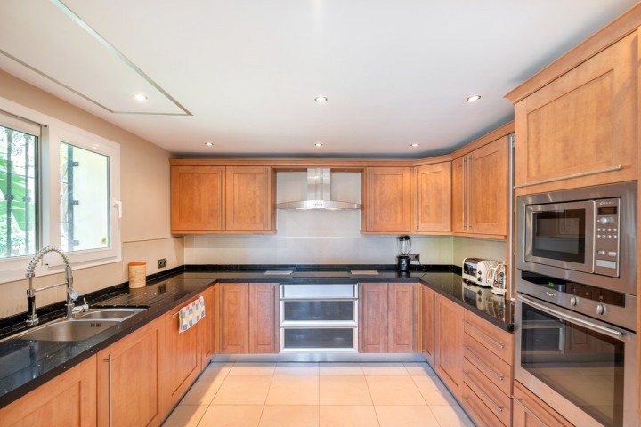 4 Bedroom Townhouse in Benahavís