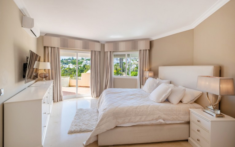 4 Bedroom Townhouse in Benahavís