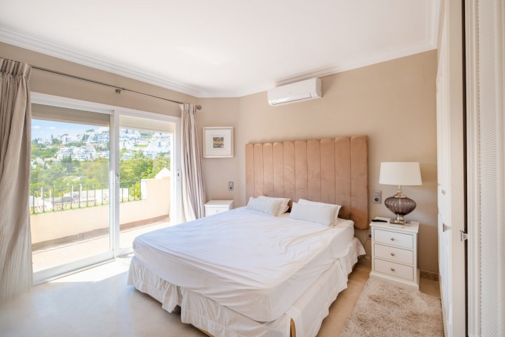 4 Bedroom Townhouse in Benahavís