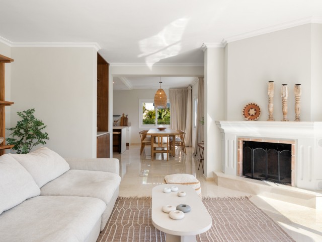 6 Bedroom Villa in Nueva Andalucía
