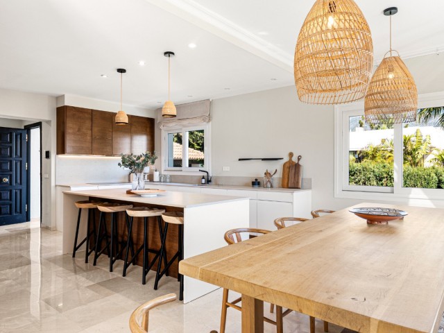 6 Bedroom Villa in Nueva Andalucía