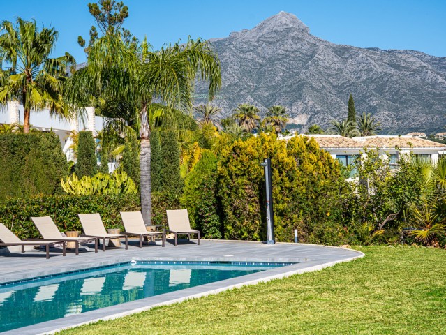 6 Bedroom Villa in Nueva Andalucía