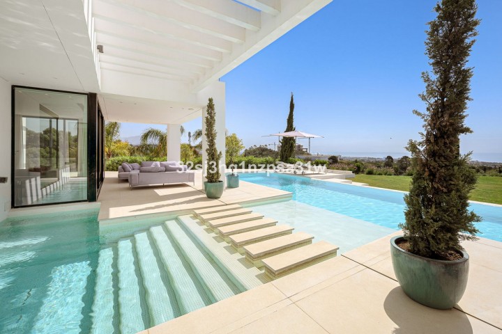 9 Bedroom Villa in Estepona