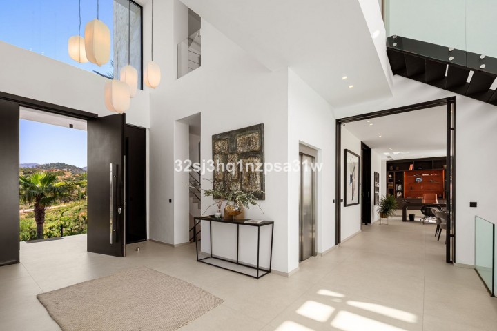 9 Bedroom Villa in Estepona