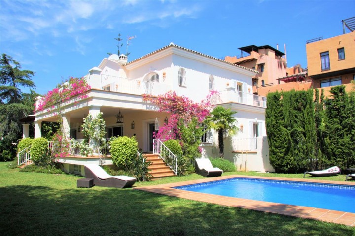 5 Bedroom Villa in Estepona
