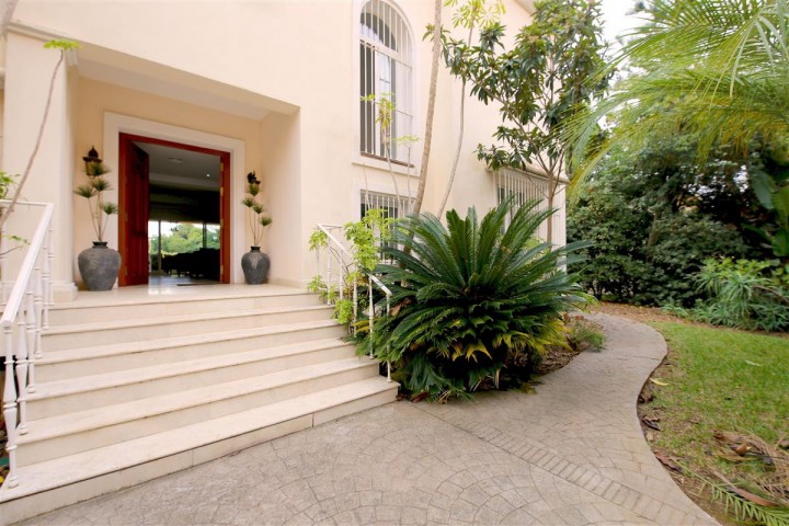 5 Bedroom Villa in Estepona
