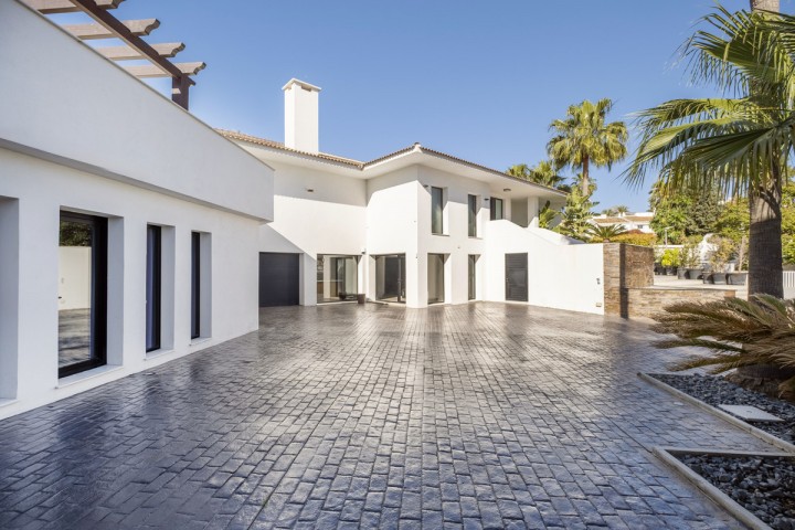 6 Bedroom Villa in Nueva Andalucía