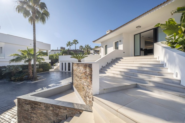 6 Bedroom Villa in Nueva Andalucía