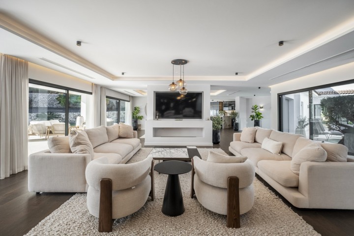 6 Bedroom Villa in Nueva Andalucía