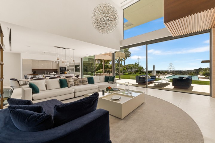 6 Bedroom Villa in Nueva Andalucía