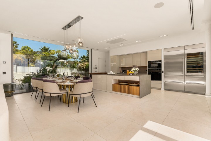 6 Bedroom Villa in Nueva Andalucía