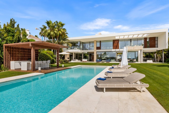 6 Bedroom Villa in Nueva Andalucía