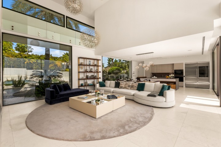 6 Bedroom Villa in Nueva Andalucía