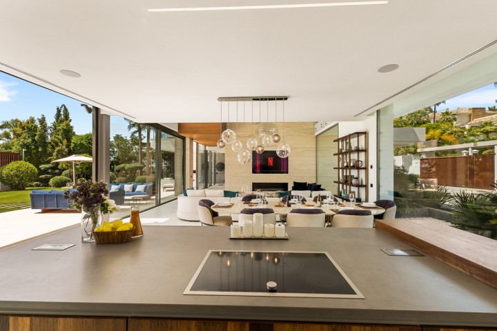 6 Bedroom Villa in Nueva Andalucía