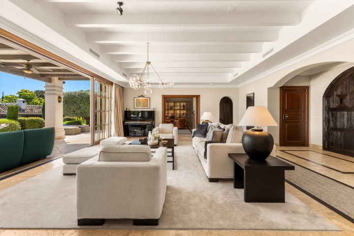 6 Bedroom Villa in The Golden Mile