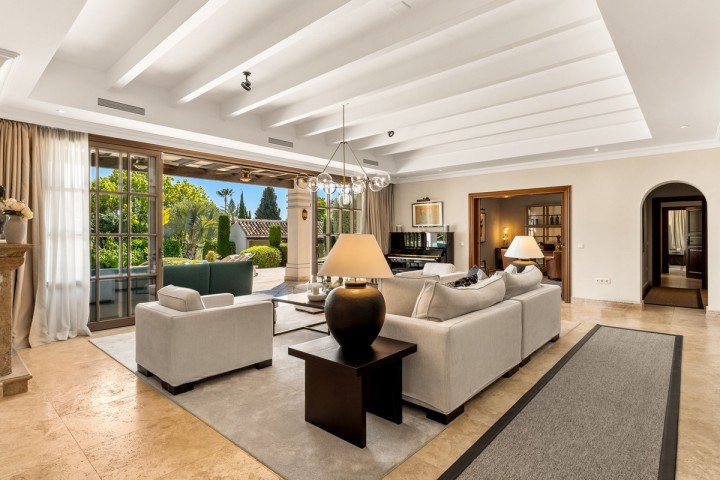 6 Bedroom Villa in The Golden Mile