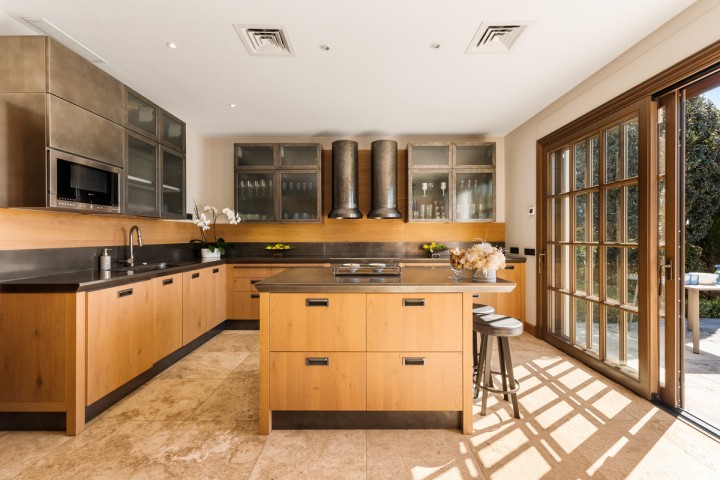 6 Bedroom Villa in The Golden Mile