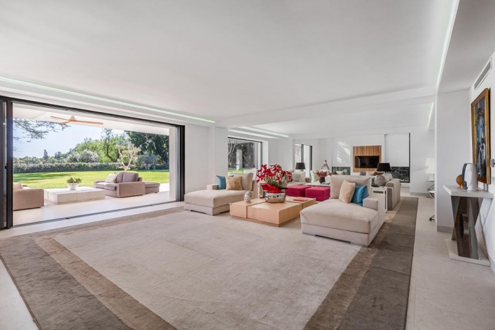 9 Bedroom Villa in Estepona