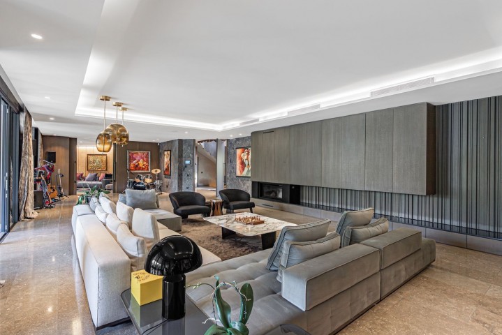 9 Bedroom Villa in Marbella