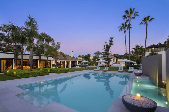 9 Bedroom Villa in Nueva Andalucía