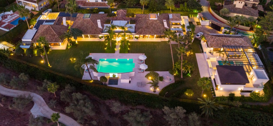 9 Bedroom Villa in Nueva Andalucía
