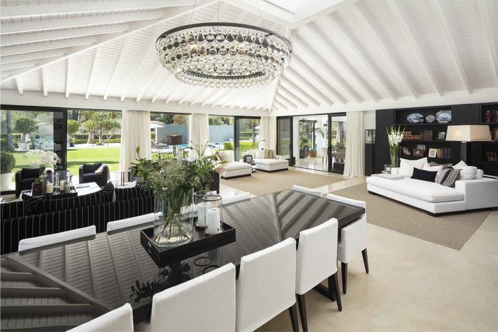 9 Bedroom Villa in Nueva Andalucía
