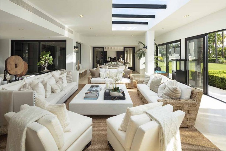 9 Bedroom Villa in Nueva Andalucía